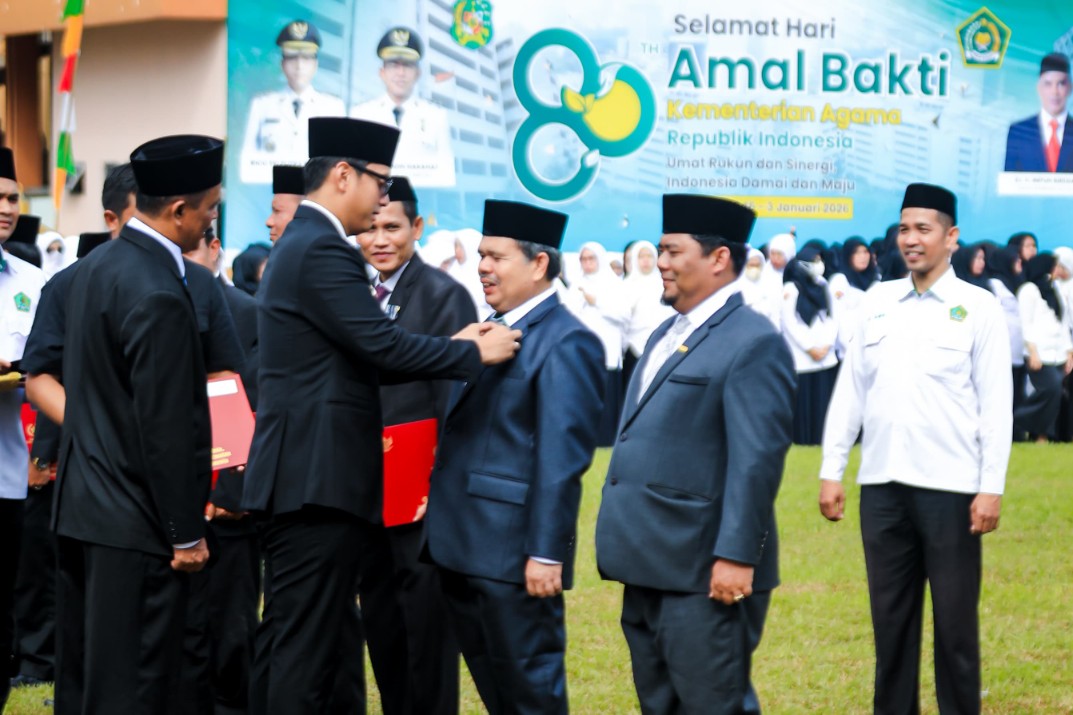 Wali Kota Medan, Rico Tri Putra Bayu Waas Menjadi Inspektu Upacara Peringatan Hari Amal Bakti (HAB) ke- 80 Tingkat Kota Medan Yang Digelar Kementerian Agama Kota Medan di lapangan Asrama Haji Medan, Sabtu (3/1/2026)