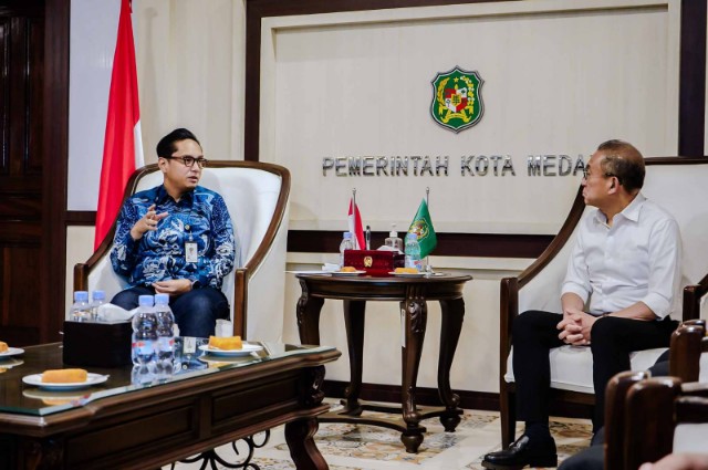 Wali Kota Medan, Rico Tri Putra Bayu Waas Menerima Kunjungan Manajemen PT Industri Karet Deli di Ruang Khusus Wali Kota, Kamis (22/1/2026)