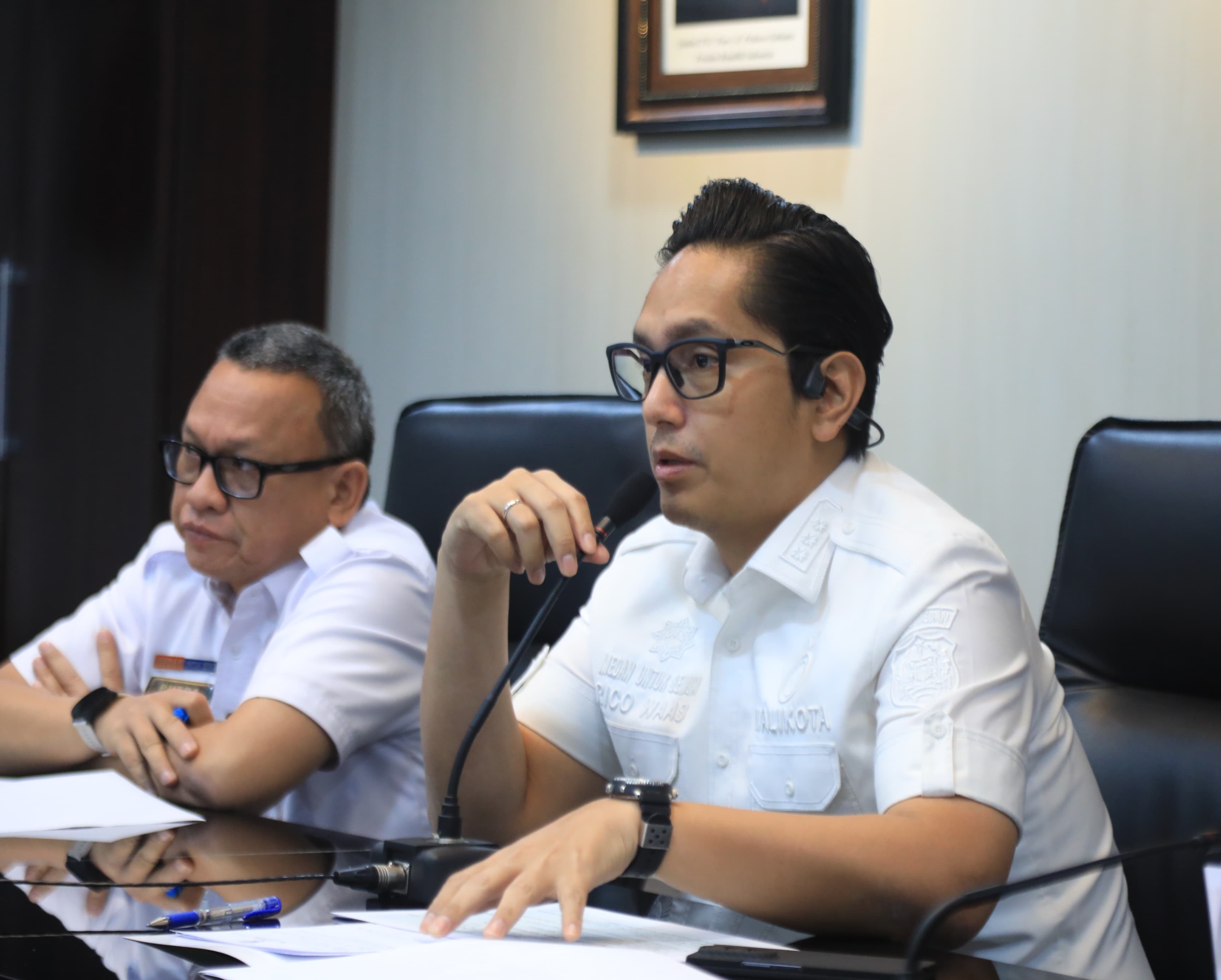 Wali Kota Medan, Rico Tri Putra Bayu Waas Saat Paparan Rencana Kerja Direksi PUD Rumah Potong Hewan di ruang rapat I, Balai Kota, Rabu (25/2/2026)