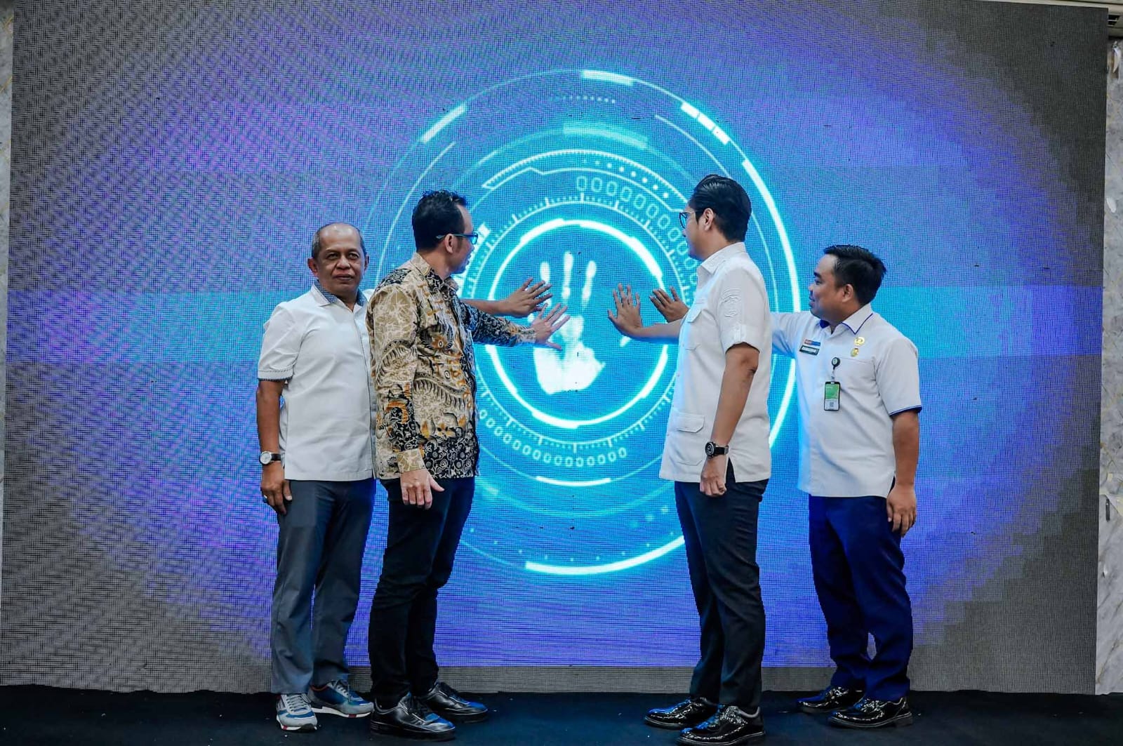 Wali Kota, Rico Tri Putra Bayu Waas Melalui Peluncuran Upgrade New Empowering Kepala Lingkungan dan OPD Pemko Medan bersama BPJS Ketenagakerjaan, di Hotel Grand Central, Rabu (25/2/2026)