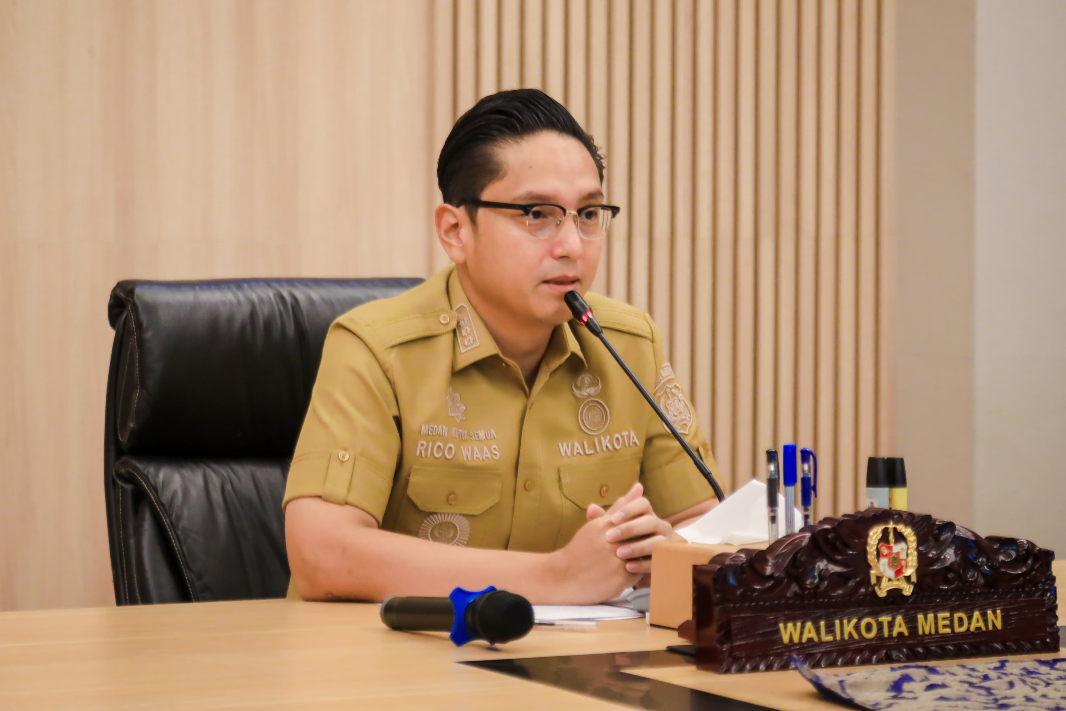 Wali Kota Medan, Rico Tri Putra Bayu Waas Saat Wawancara Live Bersama Kompas TV di Rumah Dinas Wali Kota, Senin (2/3/2026)