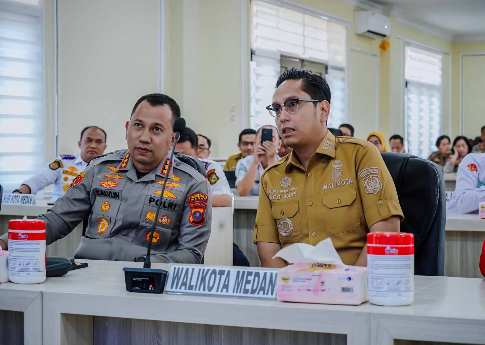 Wali Kota Medan, Rico Tri Putra Bayu Waas Mengikuti Rapat Koordinasi (Rakor) Lintas Sektoral Pelayanan Idulfitri 1447 Hijriah Secara Daring Dari Mapolrestabes Medan, Senin (2/3/2026)