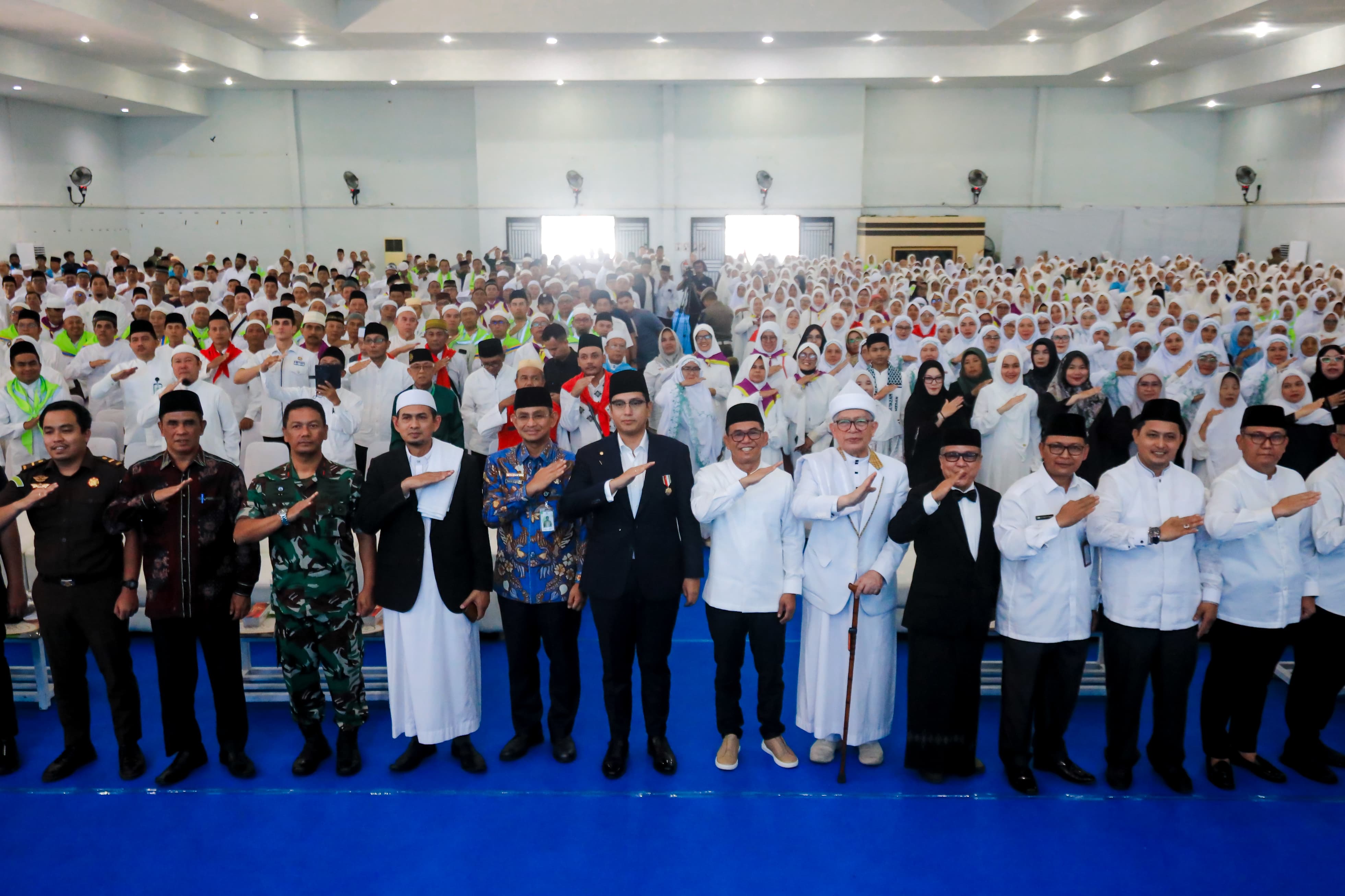 Tepung Tawar Warnai Pelepasan Calon Jemaah Haji Medan, Rico Waas Sampaikan Pesan Menyentuh