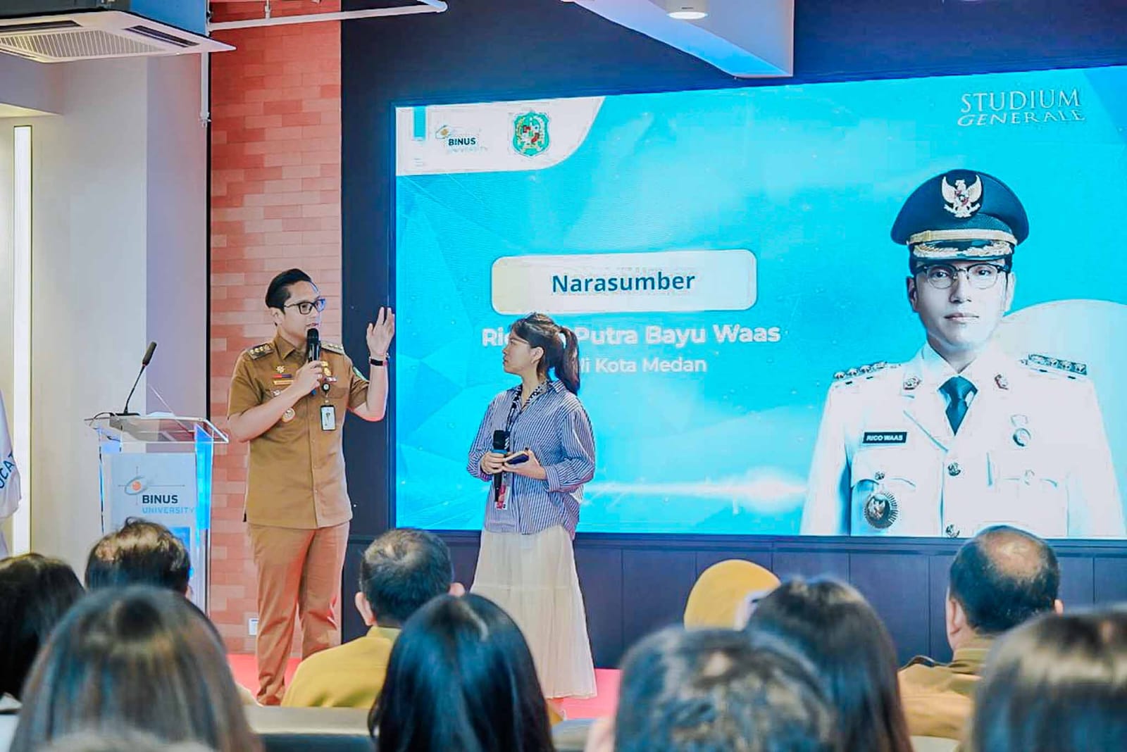 Ketika Rico Waas Menggali Mimpi dan Menyalakan Nyali Mahasiswa