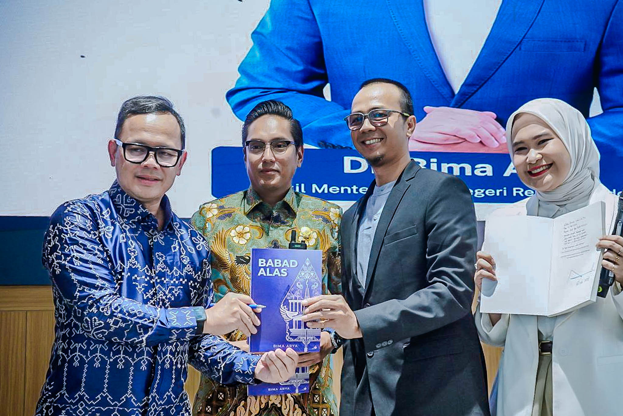 Bedah Buku "Babad Alas": Rico Waas Dorong Mahasiswa Berani Jadi Pemimpin, Bima Arya Tekankan Ideologi hingga Strategi