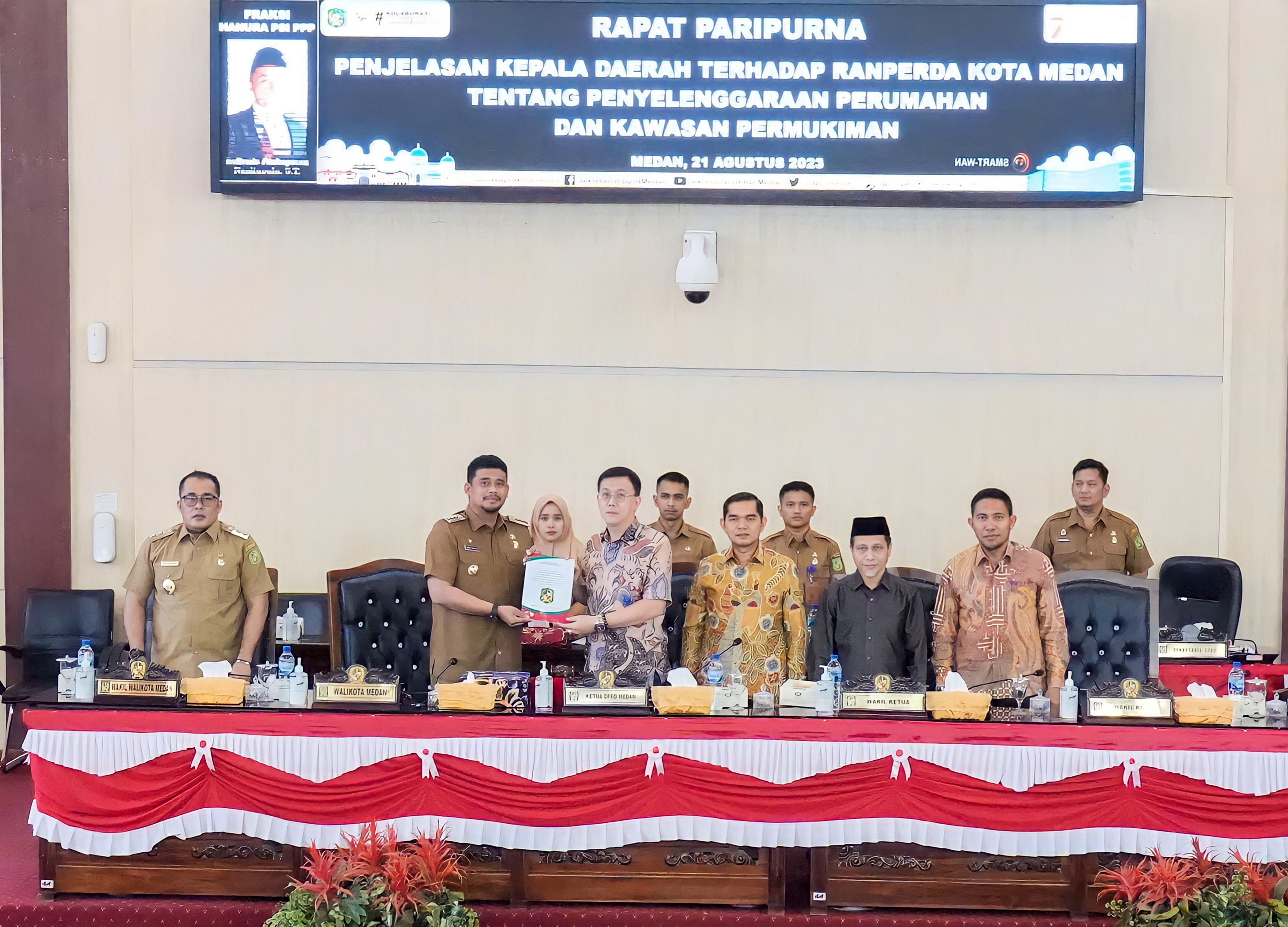 Bobby Nasution Pada Rapat Paripurna DPRD Medan Dengan Pembahasan Penjelasan Kepala Daerah Terhadap Ranperda Kota Medan Tentang Penyelenggaraan Perumahan dan Kawasan Permukiman, Senin (21/8) di Gedung Dewan.