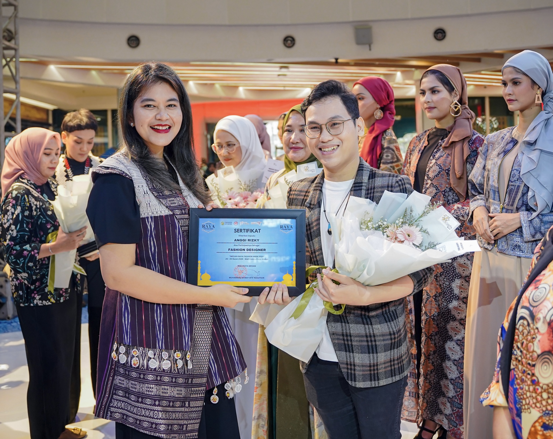 Kahiyang Ayu Saksikan Medan Raya Fashion Week