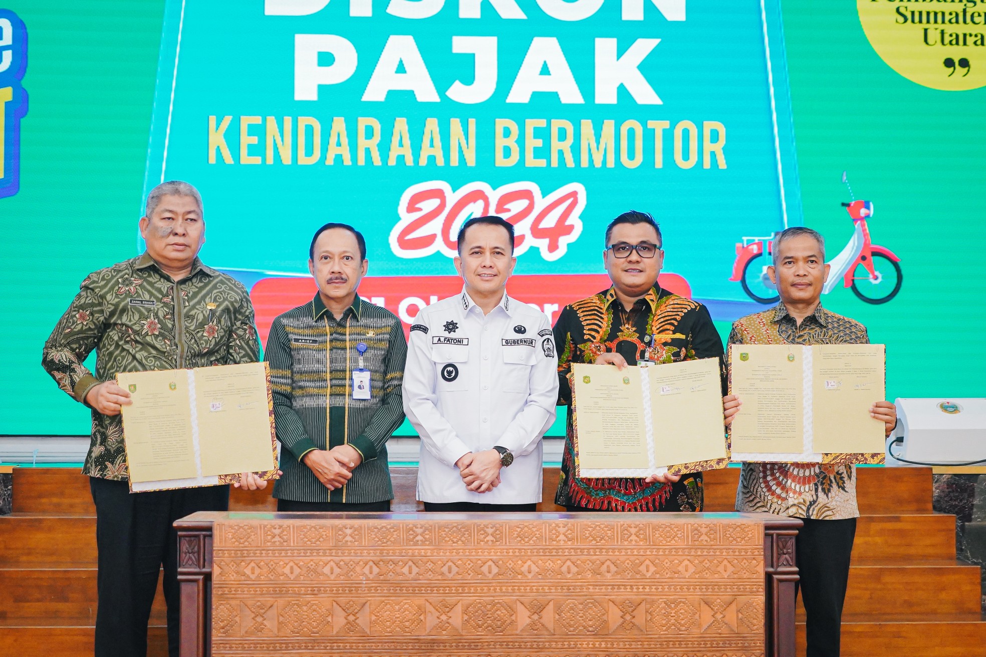 Pemko Medan Bersama Dengan Pemprov Sumut Melakukan Penandatanganan Perjanjian Kerjasama Optimalisasi Pemungutan Pajak dan Sinergitas Pemungutan Opsen di Aula Raja Inal Siregar Kantor Gubernur Sumut, Jumat (25/10/2024