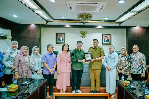 Bobby Nasution Saat Menerima Kedatangan Rombongan Anggota Komite II DPD RI di Balai Kota Medan, Senin (19/6)