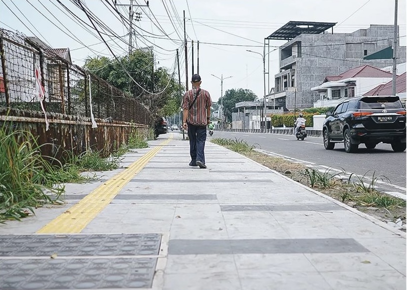 Pasca Rehabilitasi Trotoar, Pejalan Kaki Kini Merasa Lebih Aman & Nyaman