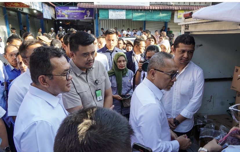 Dampingi Menko Bidang Pangan dan Mendag, Bobby Nasution Tinjau Harga Bahan Pokok di Pasar Sei Sikambing