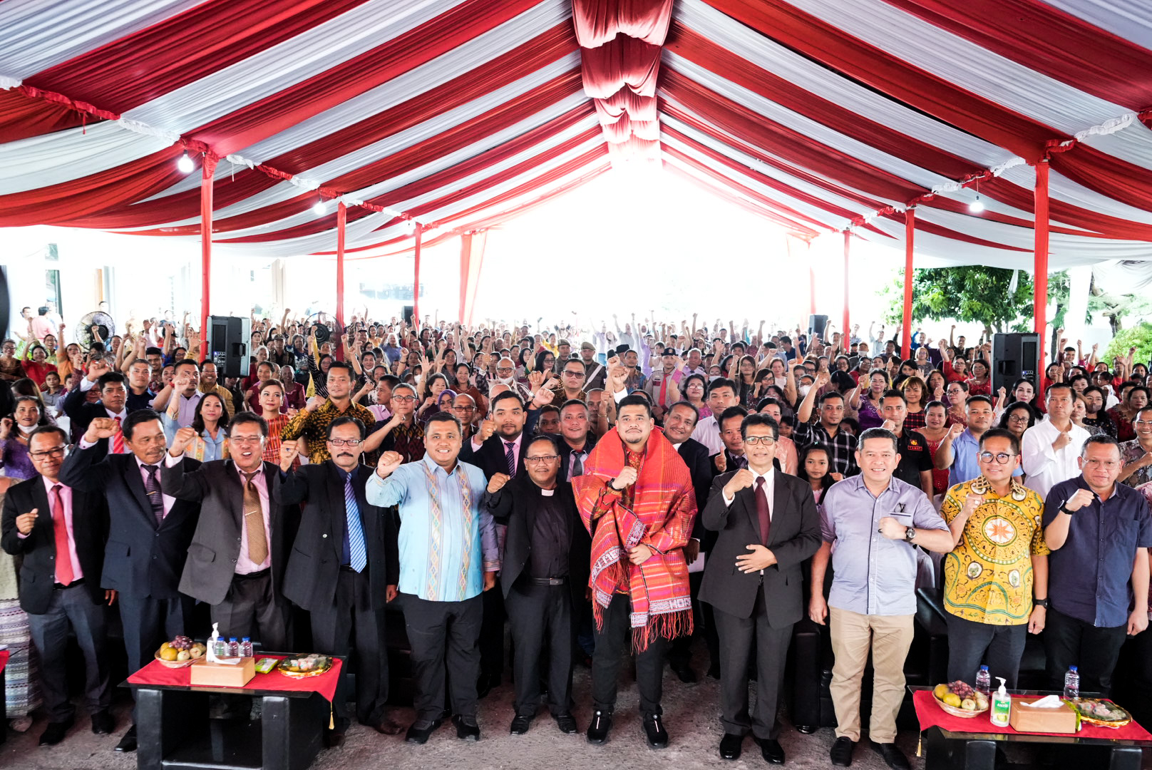 Bobby Nasution Dalam Safari Natal di Gereja HKBP Simpang Limun, Jalan Saudara, Kelurahan Sudirejo II, Kecamatan Medan Kota, Minggu (10/12).