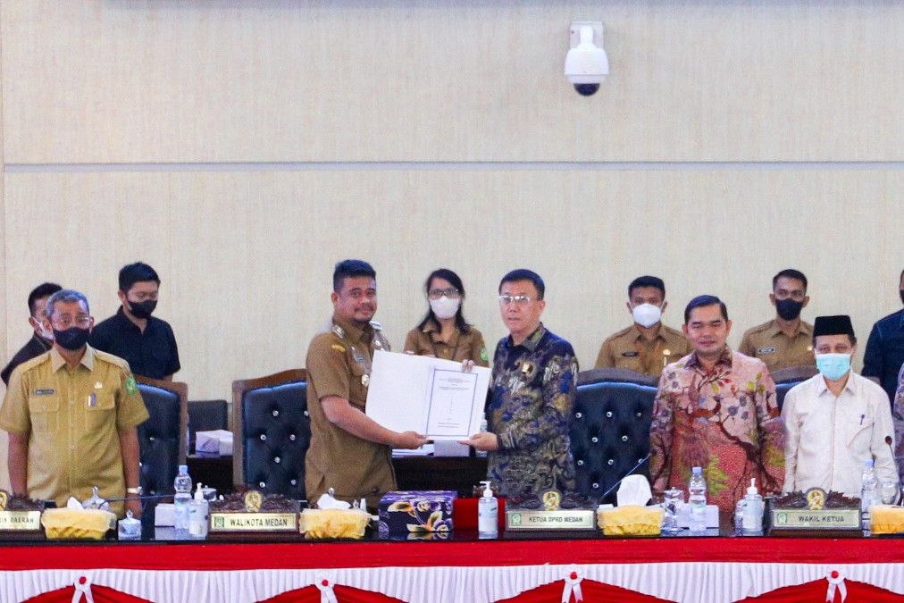 Wali Kota Medan, Bobby Nasution  Menyampaikan Nota Pengantar Terhadap Ranperda Kota Medan Tentang Perubahan Anggaran Pendapatan dan Belanja Daerah (P-APBD) Kota Medan Tahun Anggaran (TA) 2022 di Gedung DPRD Medan, Senin (5/9)