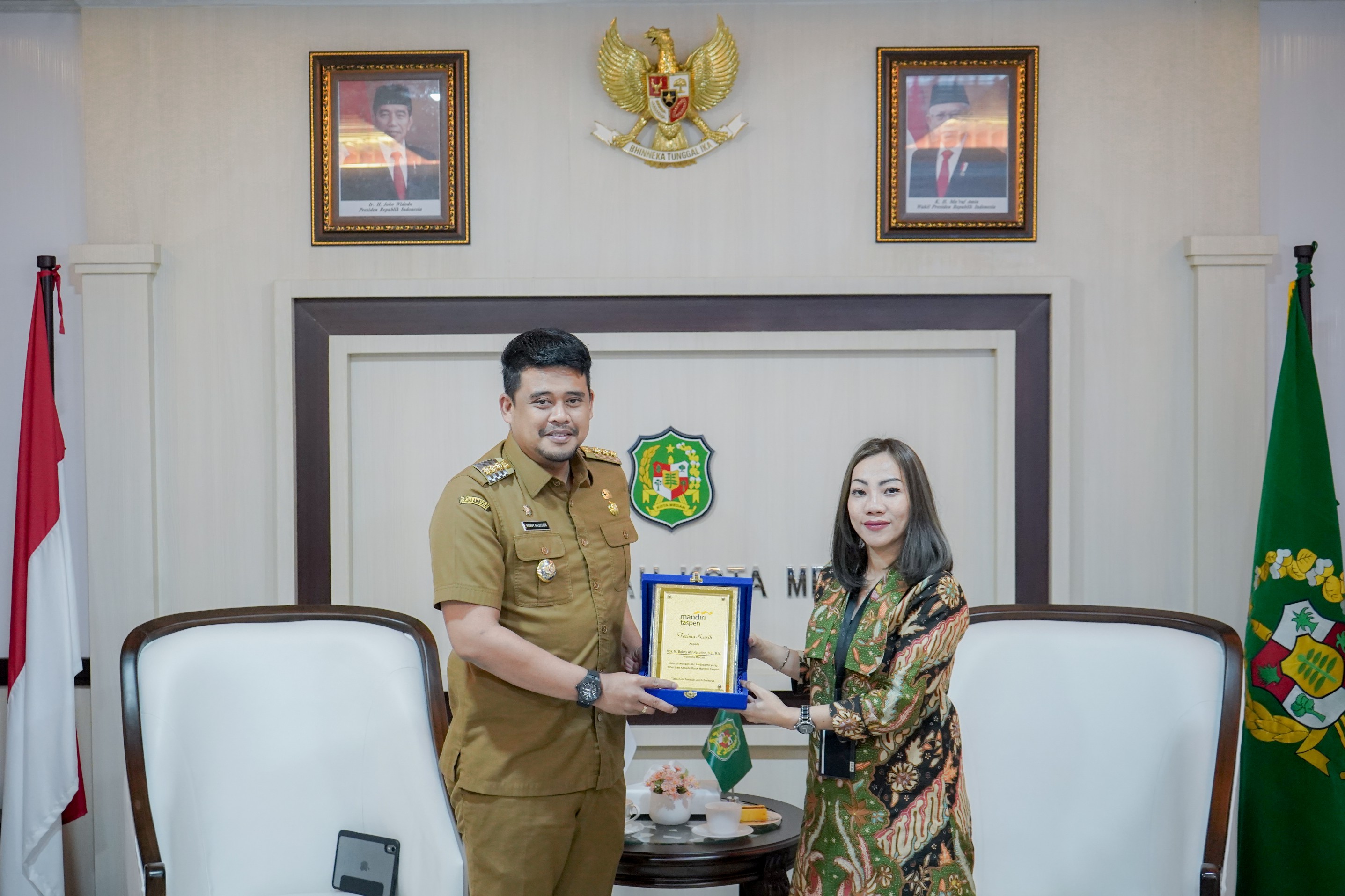 Wali Kota Medan Bobby Nasution Menerima Kunjungan Distribution Head Sumatera PT Bank Mandiri Taspen Tiara Mayangsari Beserta Jajaran di Balai Kota Medan, Selasa (28/2) Siang