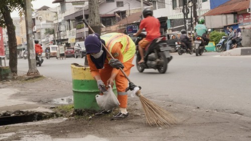 Pasukan Melati & Bestari, Tak Kenal Lelah Bersihkan Sampah