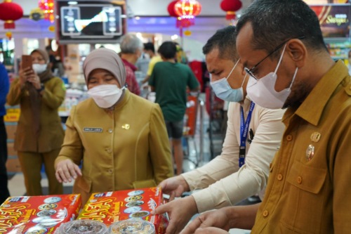 Dinas Ketapang Kota Medan Lakukan Monitoring dan Evaluasi Harga Kebutuhan Pokok Di Pasar Berastagi Supermarket