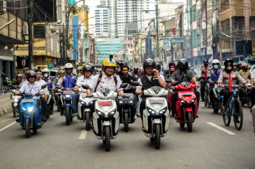 Bobby Nasution & Ridwan Kamil Uji Coba Sekaligus Sosialisasikan Sepeda Motor Listrik