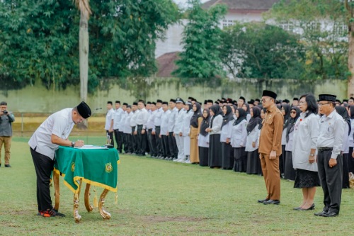 Lantik Kepala Sekolah dan Kepala Puskesmas, Bobby Nasution Sampaikan Pesan Agar Wajah Pendidikan dan Pelayanan Kesehatan Lebih Baik