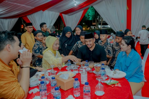 Di Penghujung Ramadhan, Bobby Nasution & Ketua TP PKK Buka Puasa Bersama Anak Yatim