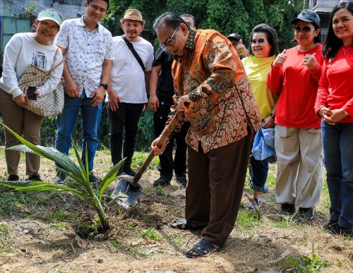 Dukung Pemko Medan Lestarikan Lingkungan, Tim Merdang Merdem Lakukan Aksi Bersih Sungai dan Penanaman Pohon