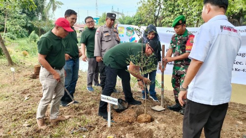 Peringati Hari Bumi, Kec. Medan Barat Tanam 1.200 Bibit Pohon