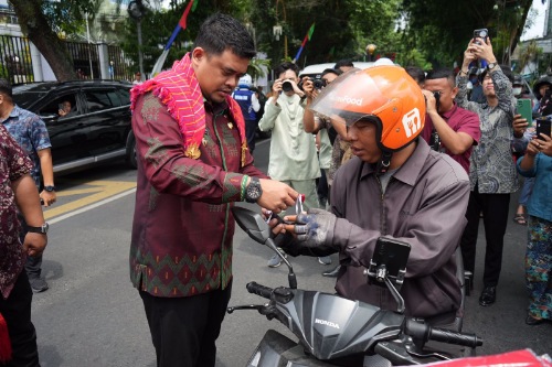 Kemendagri Apresiasi Pemkab/Pemko Sukseskan Gerakan Pembagian 10 Juta Bendera Merah Putih