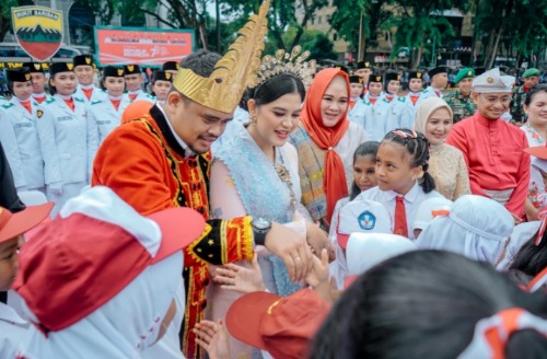 Ini Alasan Bobby Nasution Kenakan Pakaian Adat Nias