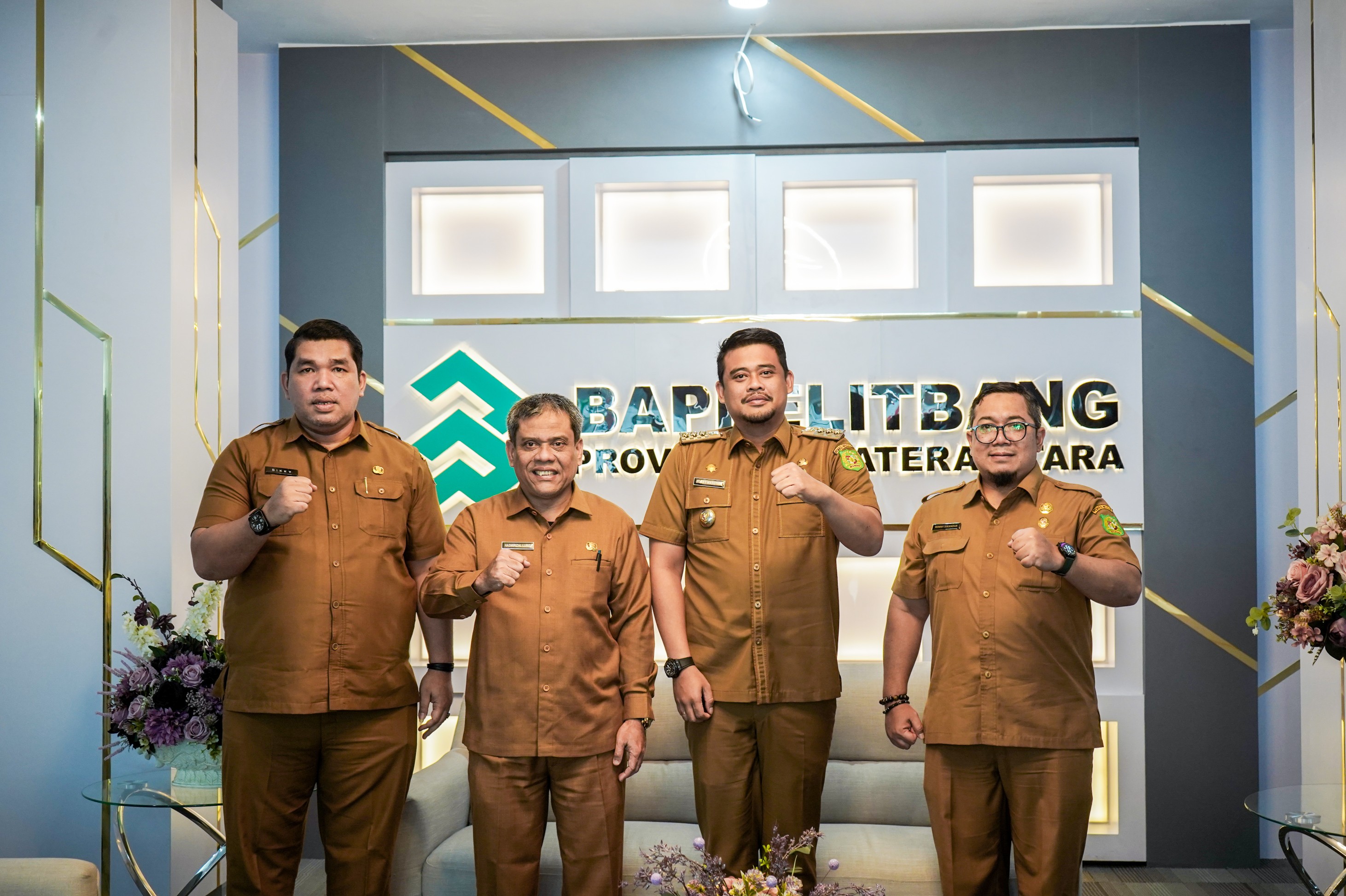 Wali Kota Medn, Bobby Nasution Menghadiri Penilaian Tahap II Verifikasi dan Wawancara PPD Tahun 2023 Tingkat Kabupaten/Kota di Ruang Rapat AR Hakim Kantor Badan Perencanaan, Penelitian dan Pengembangan (Bappelitbang) Provinsi Sumut Jalan Diponegoro Medan, Selasa (7/2)