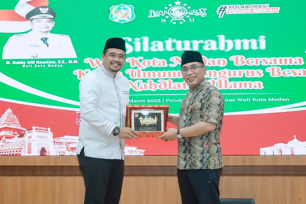 Wali Kota Medan Bobby Nasution Jamu Makan Malam Dengan Ketua Umum Pengurus Besar Nahdlatul Ulama (PBNU) KH Yahya Cholil Staquf Beserta Rombongan di Pendopo Rumah Dinas Wali Kota Medan, Selasa (7/3)