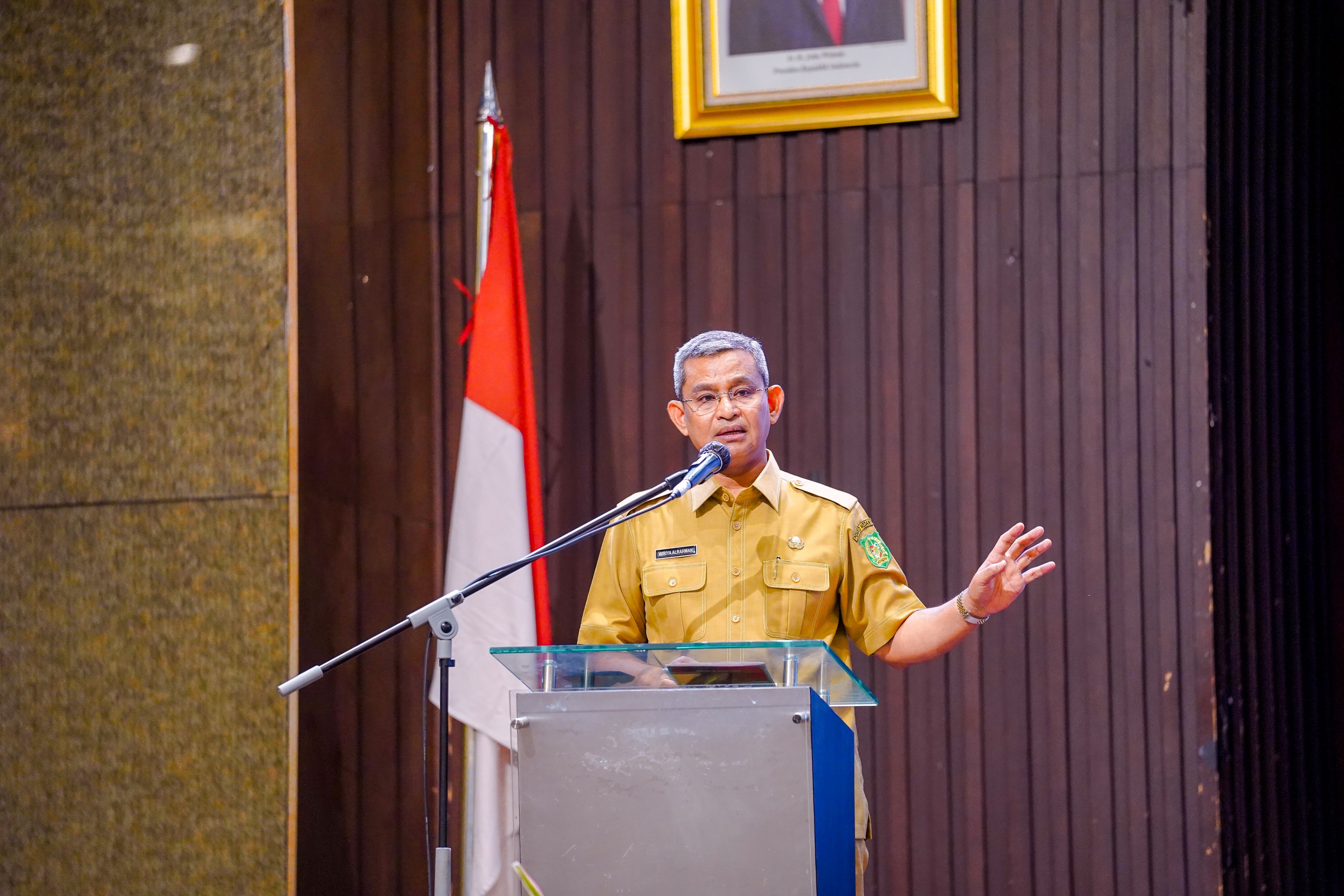 Sekda Kota Medan, Wiriya Alrahman Mewakili Wali Kota Medan, Bobby Nasution Membuka Sosialisasi Peraturan Daerah (Perda) Kota Medan No.1 Tahun 2022 Tentang Rencana Tata Ruang Wilayah (RTRW) Kota Medan Tahun 2022-2024, di Hotel Grand Mercure, Senin (4/7)