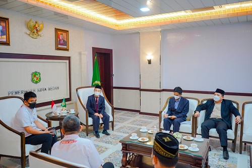 Bobby Nasution Terima Kunjungan Pesantren Ar Raudlatul Hasanah di Balai Kota, Rabu (13/7).