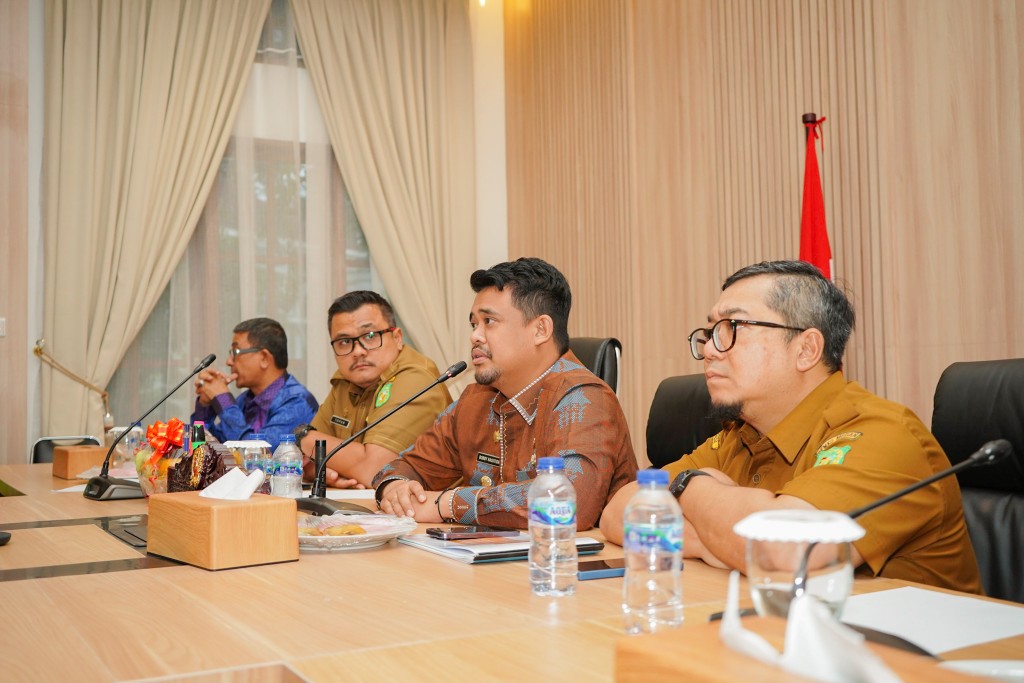 Wali Kota Medan Bobby Nasution Memimpin Rapat Pembahasan Rencana Pembangunan Underpass dan Overpass di Kota Medan di Rumah Dinas Wali Kota, Jalan Sudirman Medan, Selasa (2/5) Sore