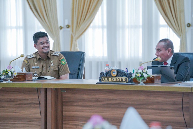 Wali Kota Medan, Bobby Nasution Dalam Rapat Koordinasi Bersama Gubernur Sumut, Edy Rahmayadi di Aula T Rizal Nurdin Jalan Sudirman Medan, Senin (4/7)