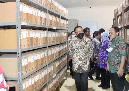 Kepala Arsip Nasional Republik Indonesia (ANRI), Imam Gunarto Kunjungi Depo Arsip Dinas Perpustakaan dan Kearsipan Kota Medan, Kamis (11/8)