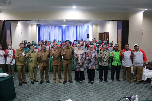 Pemko Medan Melalui Dinas Kebersihan dan Pertamanan Kota Medan Mengadakan Pelatihan Pengelolaan Sampah Bagi Para Anggota Pengurus PKK Kota Medan di Hotel Madani, Selasa (18/10).