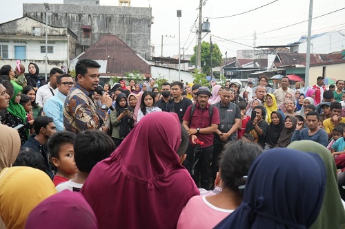 Bobby Nasution Pada Kegiatan Sapa Lingkungan (Saling)  di Gg. Langgar, Jln. A.R Hakim, Kel. Tegal Sari III, Kec. Medan Area, Kamis (9/3).