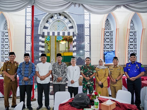 Wali Kota Medan Diwakili Asisten Ekbang Agus Suriyono Pada Safari Ramadhan di Masjid Al Ghufron, Jalan Bunga Wijaya Kusuma, Medan Baru, Senin (27/3).