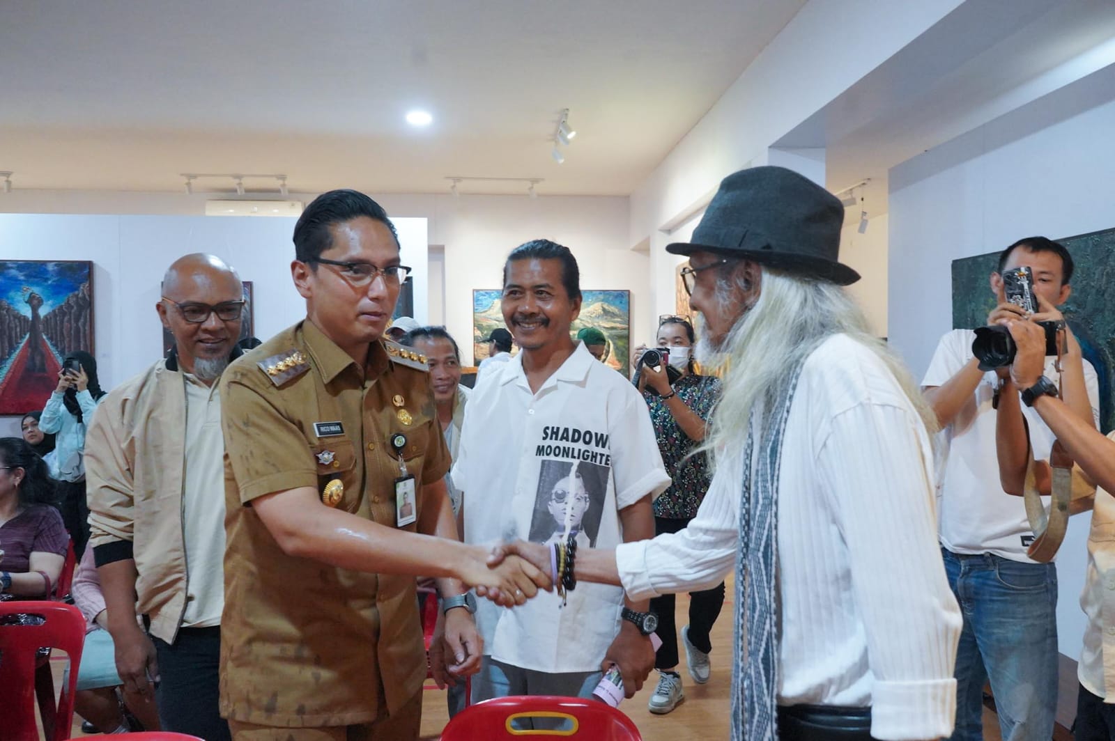 Buka Pameran Lukisan "Iconic Medan", Rico Waas Berharap Masyarakat Kian Terbuka pada Karya Seni