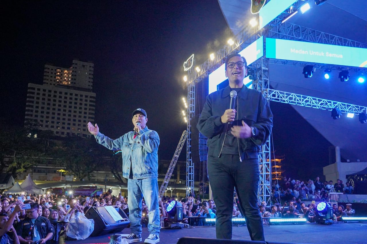Ribuan Warga Larut Dalam Kegembiraan, Fajar Noor dan Armada Meriahkan Panggung Hiburan Rakyat Colorful Medan Carnival 2025