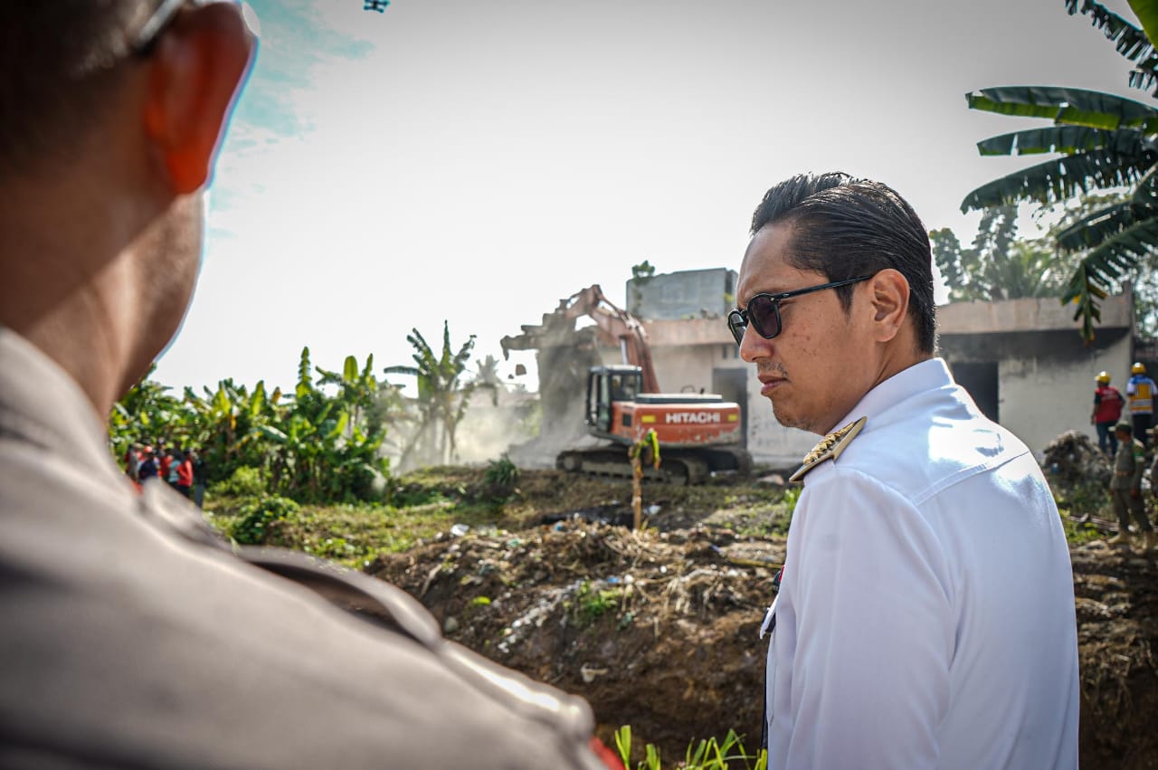 Rico Waas Pimpin Pembongkaran Bangunan Kosong Sarang Narkoba di Medan Selayang