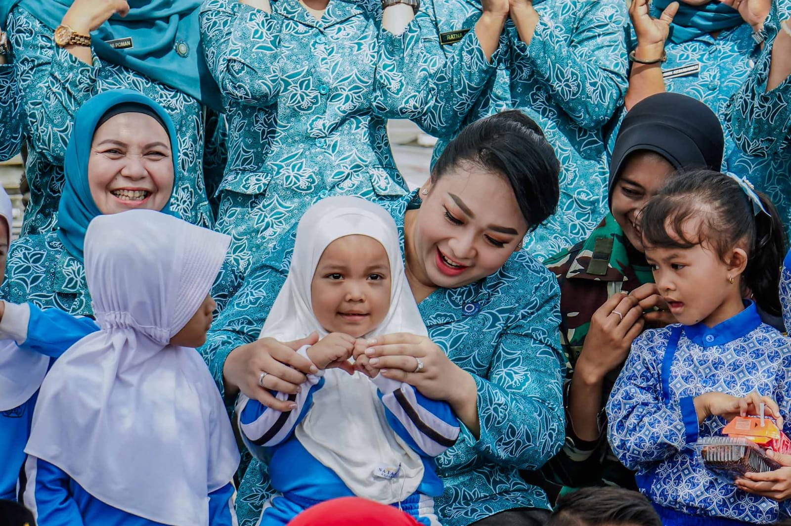 Airin Rico Waas Ajak Siswa PAUD dan TK Belajar Sambil Bermain di KRI Bima Suci