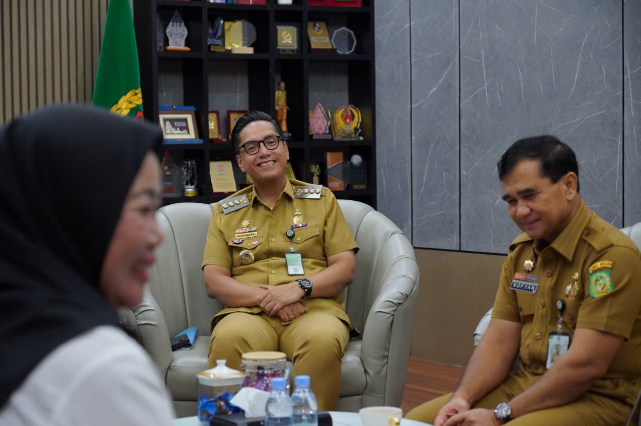 Rico Waas Dorong Purnabakti Lurah Dokumentasikan Pengalaman dalam Buku