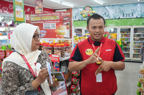 Melalui Job Fair Mini Pemko Medan, Roy Zega Penyandang Disabilitas Bersyukur Bisa Bekerja Di Alfamidi