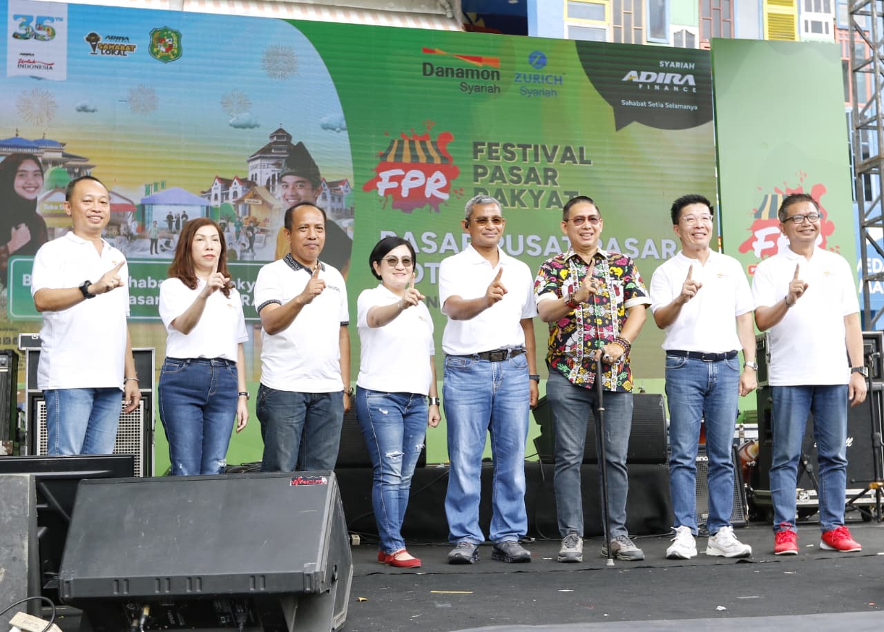Buka Festival Pasar Rakyat, Rico Waas: Momentum Untuk Meningkatkan Ekonomi UMKM dan Pedagang