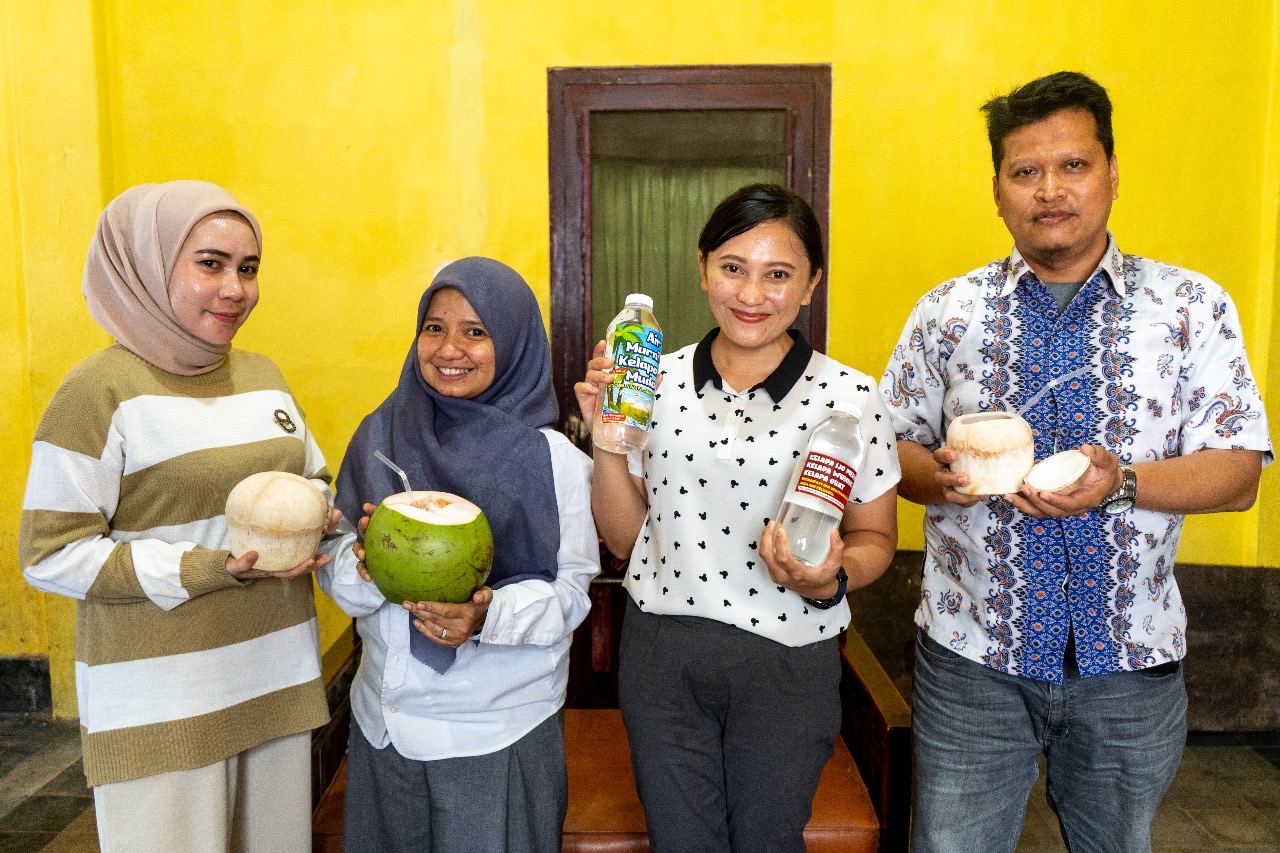 UMKM Kelapa Hijau Merah Tawarkan Minuman dan Puding Segar Menyehatkan