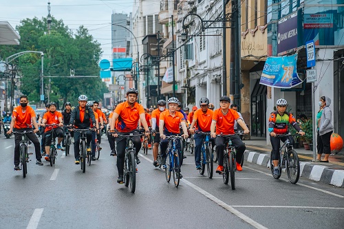 Peringati Hari Sepeda Dunia 2022, Bobby Nasution,  Konsul AS & Forkopimda Gowes Kunjungi Objek Wisata Bersejarah