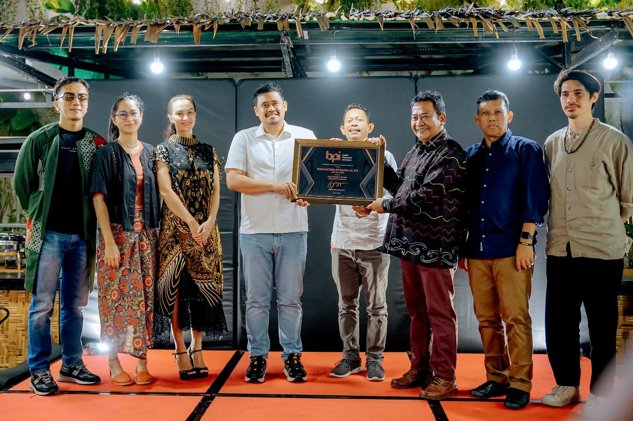 Bobby Nasution Terima Penghargaan Pelopor Kebangkitan Film Medan Menuju Kota Film di Indonesia