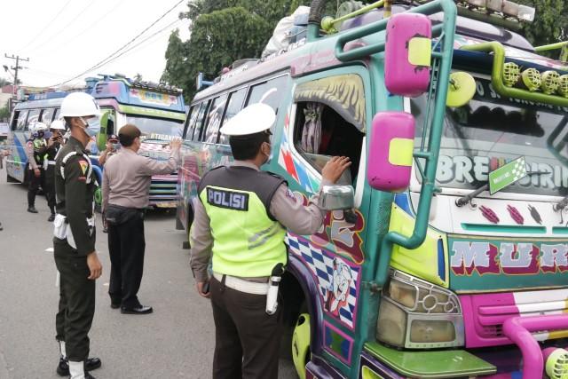 Pemko Medan Bersama Kodim0201/BS dan Polrestabes Medan Melakukan Penyekatan Pintu Masuk Ke Kota Medan