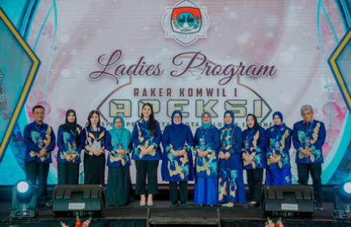 Ny Kahiyang Ayu Hadiri Ladies Program, Kunjungi Stand UMKM Dekranasda