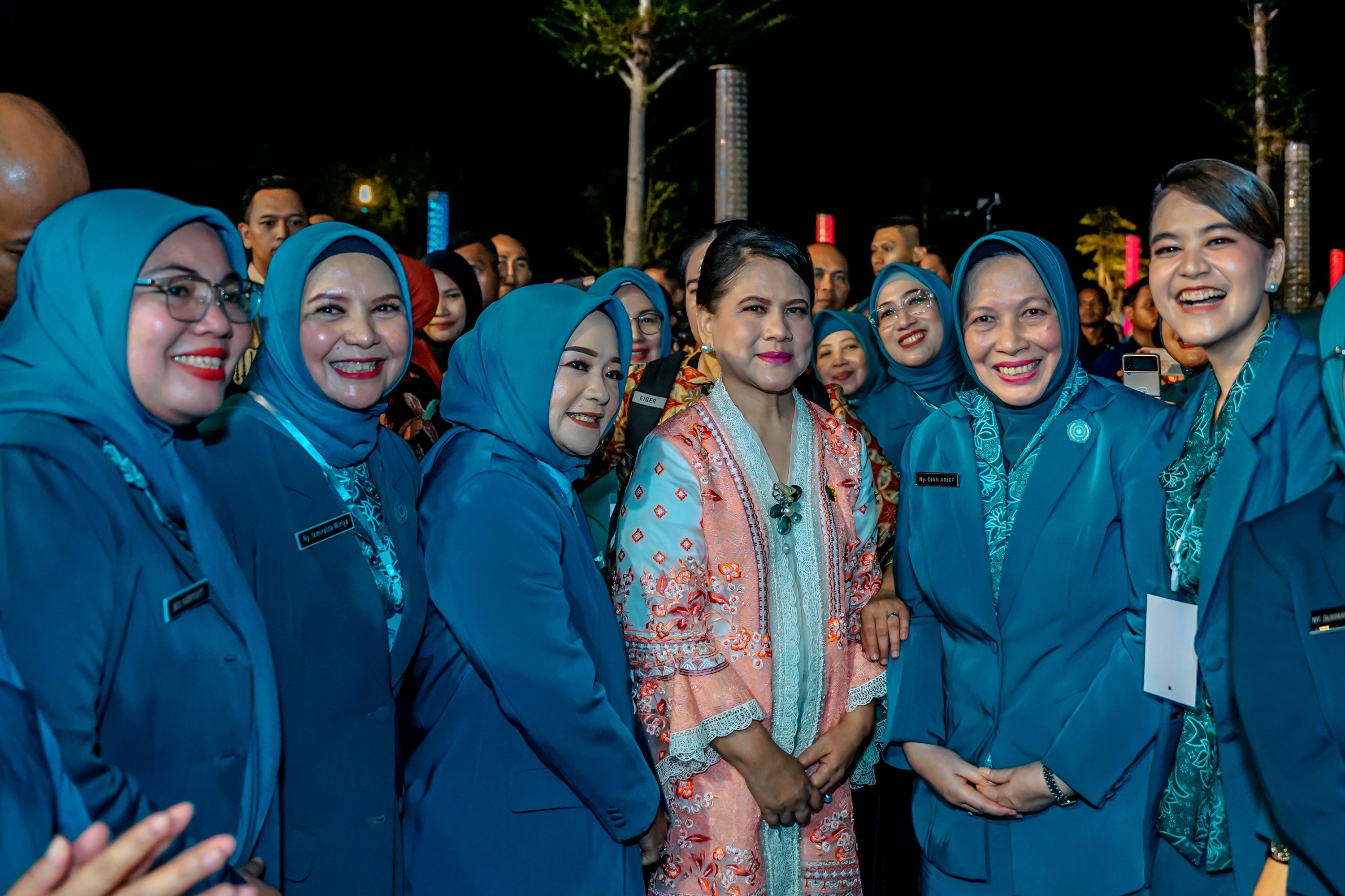 Dihadiri Ibu Negara, Ny Kahiyang Ayu Hadiri Puncak Peringatan HKG dan Jambore Nasional PKK